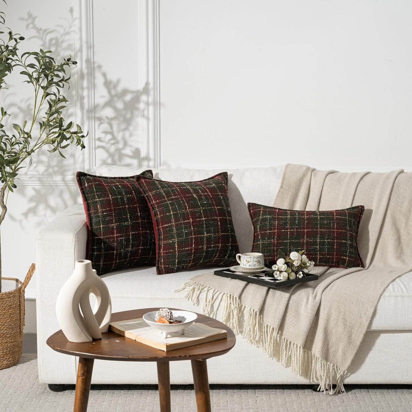 MAGOLIFE Scottish Tweed Loop Yarn Tartan Plaid Cotton Thread Tassel Throw Pillow Cover Holiday Decorative Retro Classic Cushion Pillow Case for Living Room Couch Bed Sofa Home (2 Pcs 18“x18)