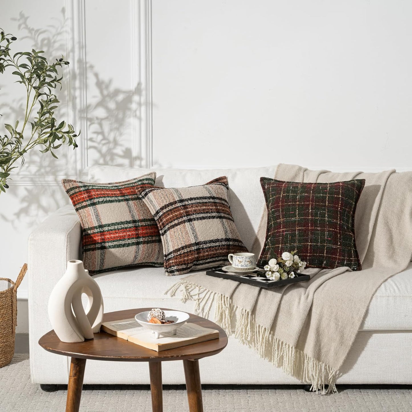 MAGOLIFE Scottish Tweed Loop Yarn Tartan Plaid Cotton Thread Tassel Throw Pillow Cover Holiday Decorative Retro Classic Cushion Pillow Case for Living Room Couch Bed Sofa Home (2 Pcs 18“x18)